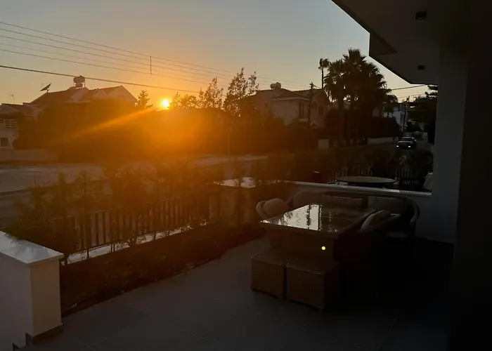Limassol Urban Beach Retreat- 500M From The Beach
