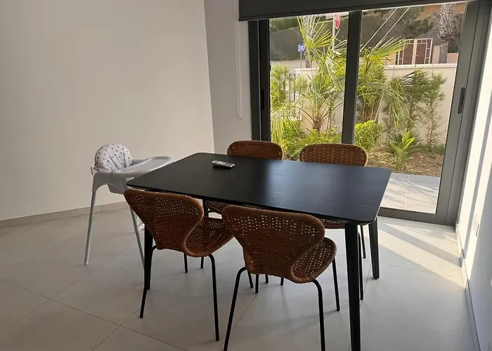 Limassol Urban Beach Retreat- 500M From The Beach